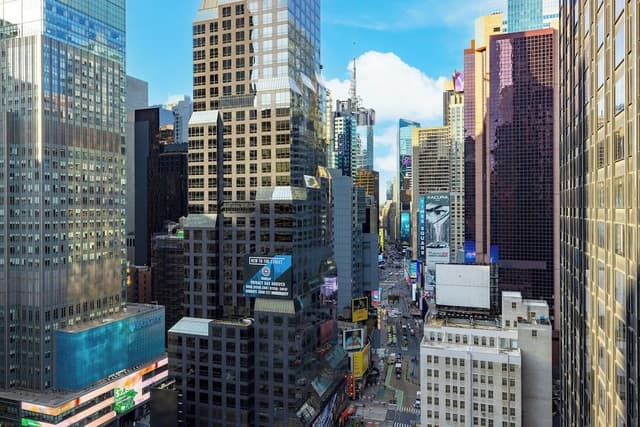 Social Premier Times Square King -Ball Drop View