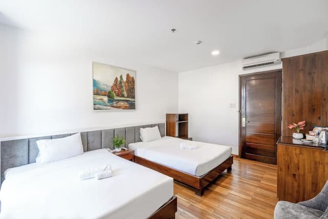 Deluxe Twin Room, Bathtub, City View