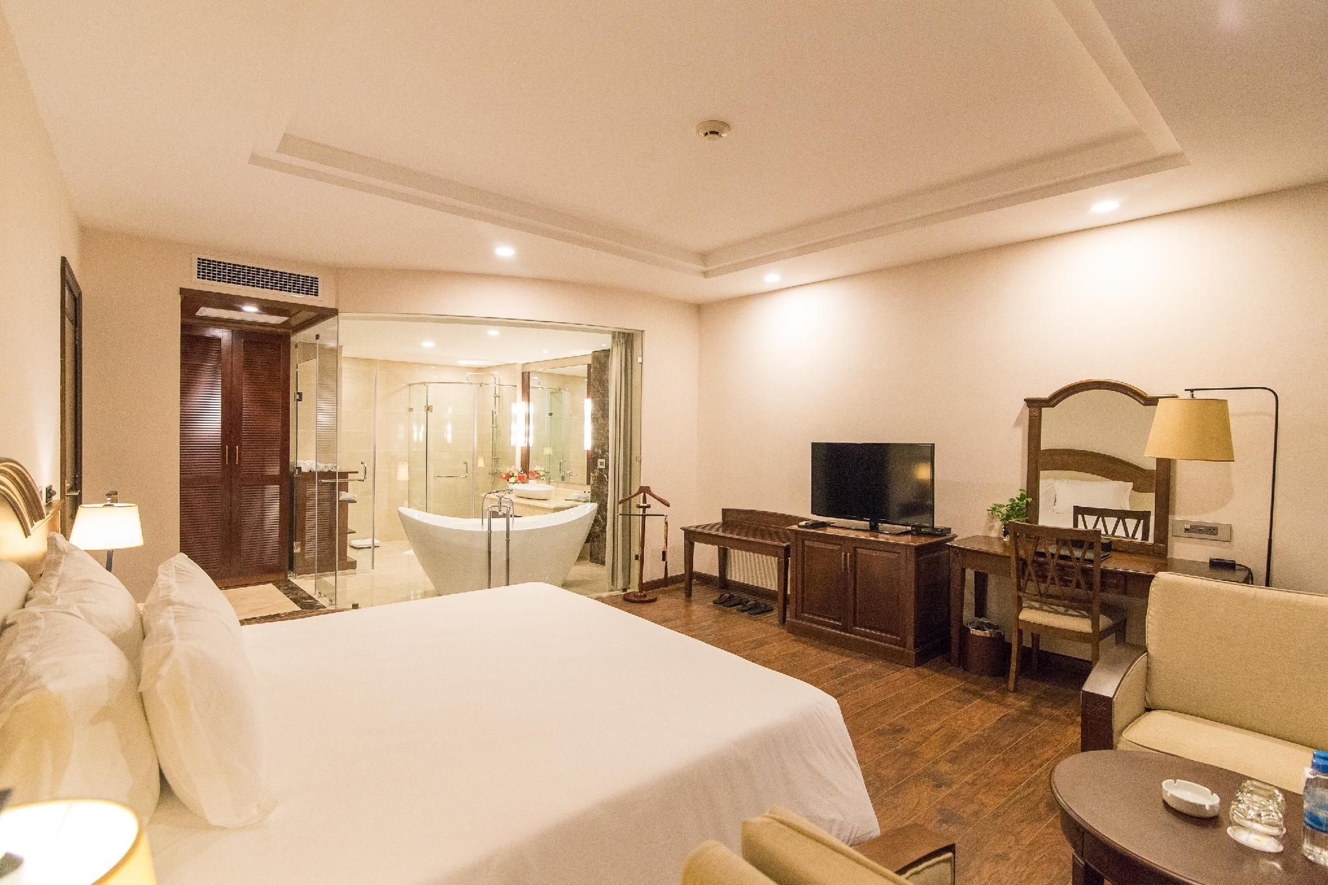 โรงแรมไซ่งอนฮาลอง (Saigon Halong Hotel)1