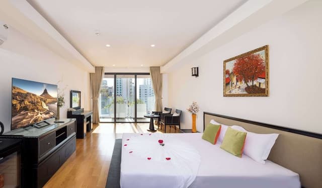 Senior Double Room, 1 King Bed, Balcony, City View