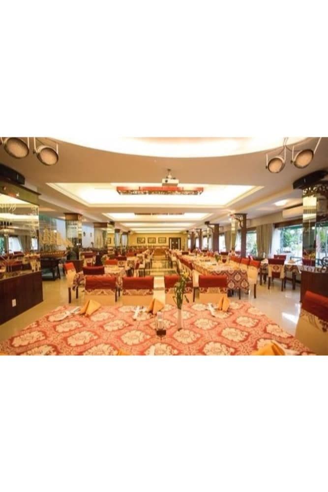 Royal Hotel Royal Hotel