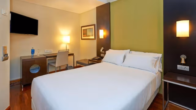 Family Adjoining Room (2 Adults + 2 Children)