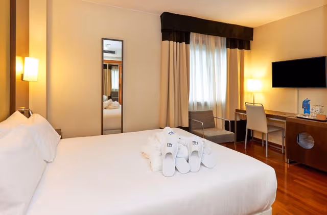Family Adjoining Room (2 Adults + 2 Children)
