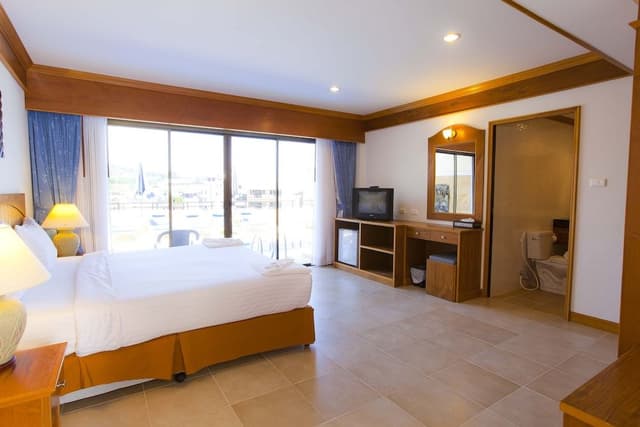 Deluxe Room, Pool Access