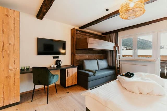 Deluxe Family Room