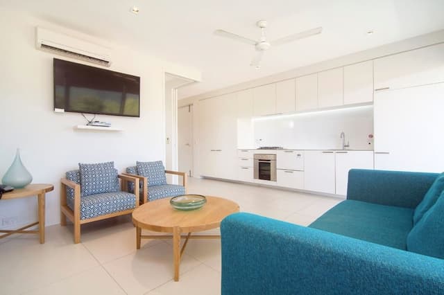 2 Bedroom Swim-up Pool View