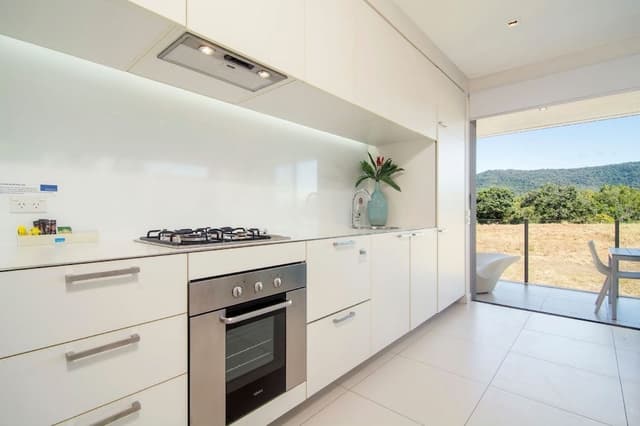 2 Bedroom Pool & Mountain View