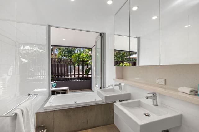3 Bedroom Courtyard Apartment