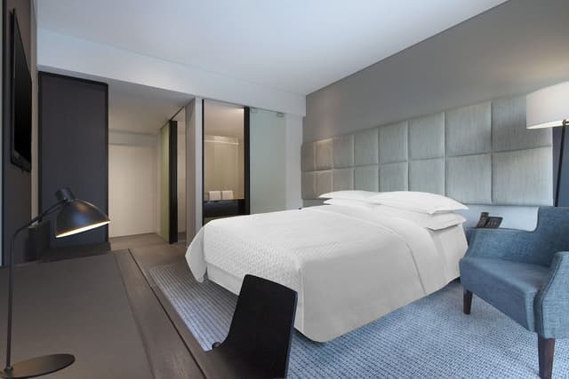 Deluxe Room, 1 King Bed, City View
