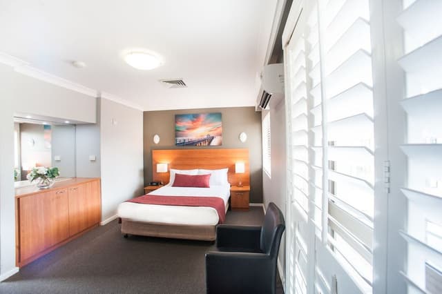 Business Suite, Pool View