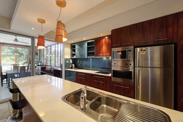 Three Bedroom Beach Home Apartment with Pool