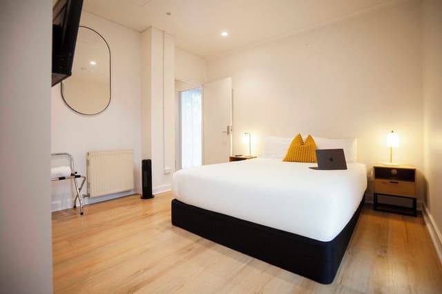 Queen Apartment Suite with Patio