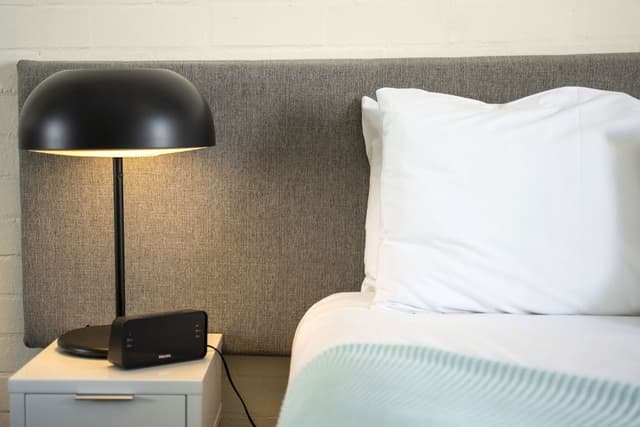 One Bedroom Apartment with Queen + 1 Single