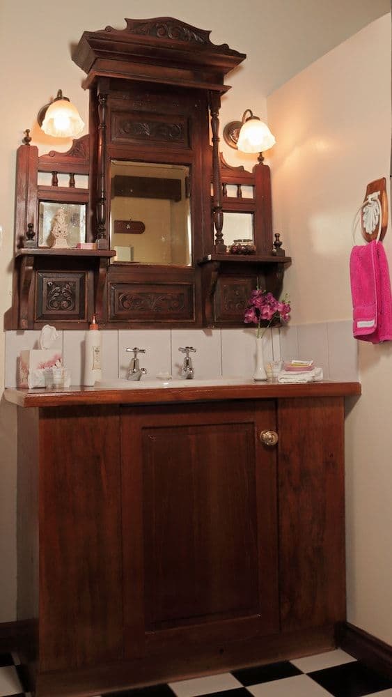 Rosella Room