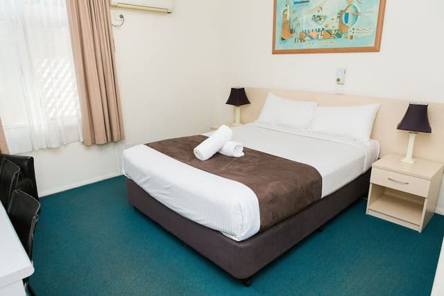 Standard Room, 1 Queen Bed - First Floor