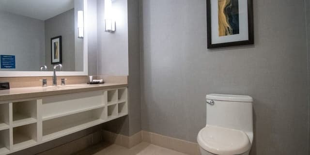AUGUSTUS TOWER , DELUXE SUITE 2 BED