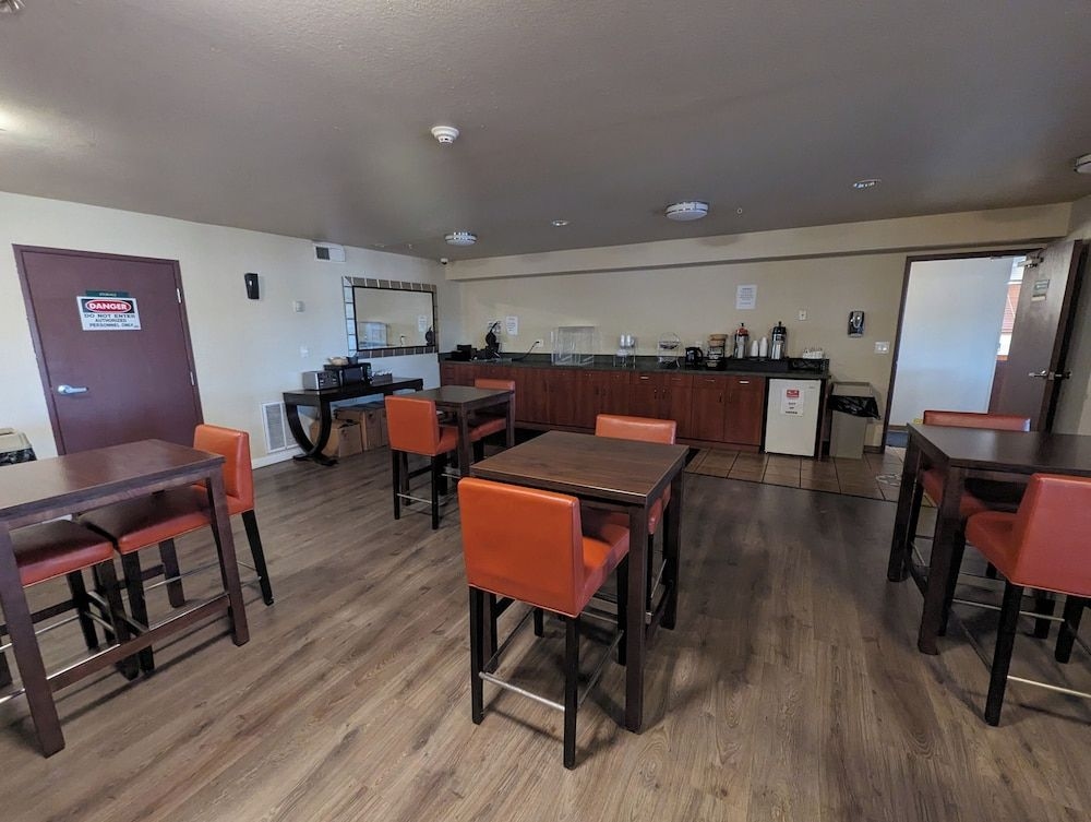 Toppenish Inn and Suites1