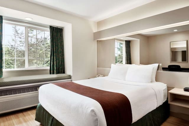 Studio Suite, 1 Queen Bed, Accessible, Non Smoking