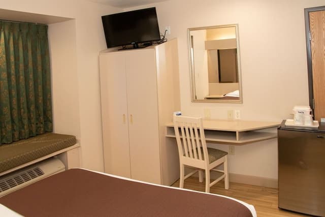Standard Room, 1 Queen Bed, Accessible