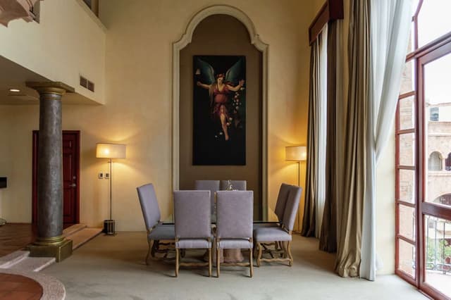 1 KING BED 2 BEDROOMS PRESIDENTIAL SUITE