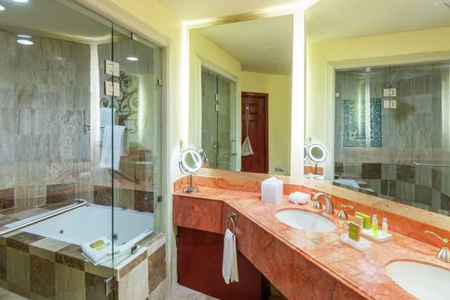 2 DOUBLE BEDS JUNIOR SUITE