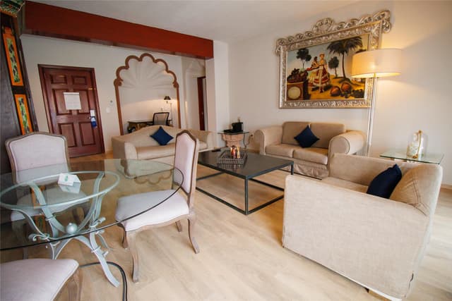 1 KING BED 1 BEDROOM SUITE