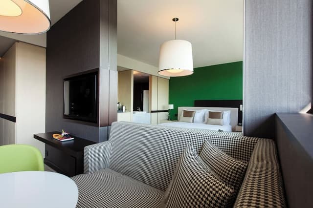 Room, 1 King Bed, Club Lounge Access (Top Floor)