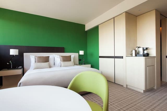 Room, 1 King Bed, Club Lounge Access (Top Floor)