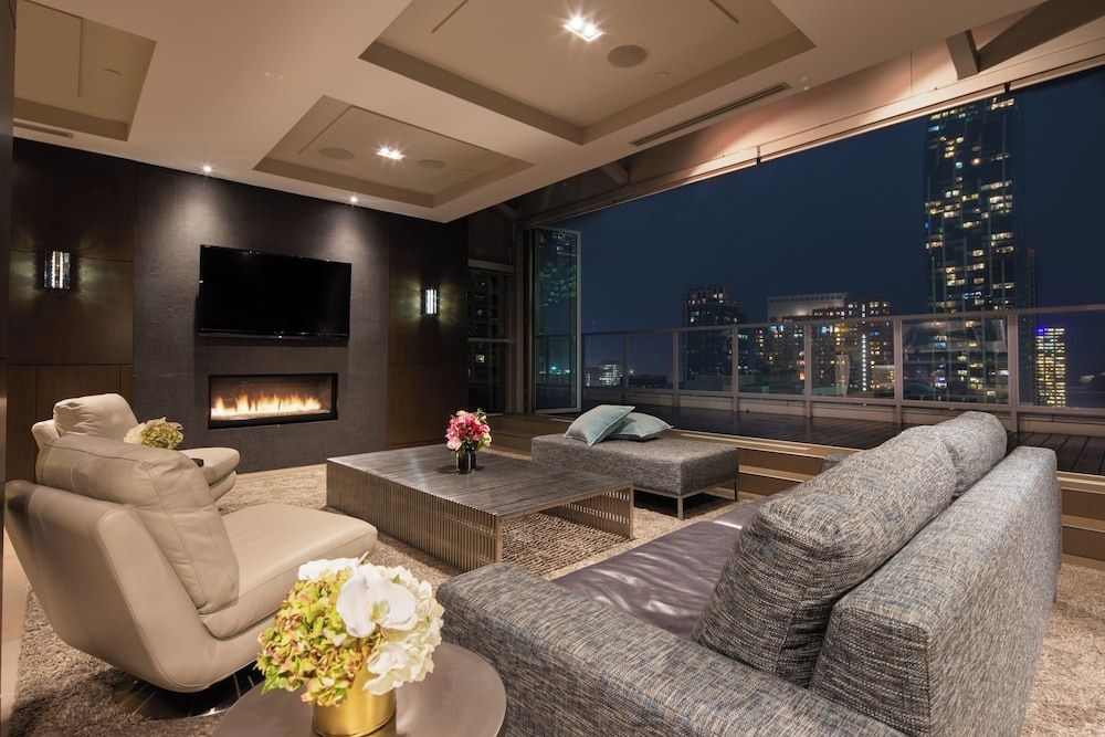 One King West Hotel & Residence3