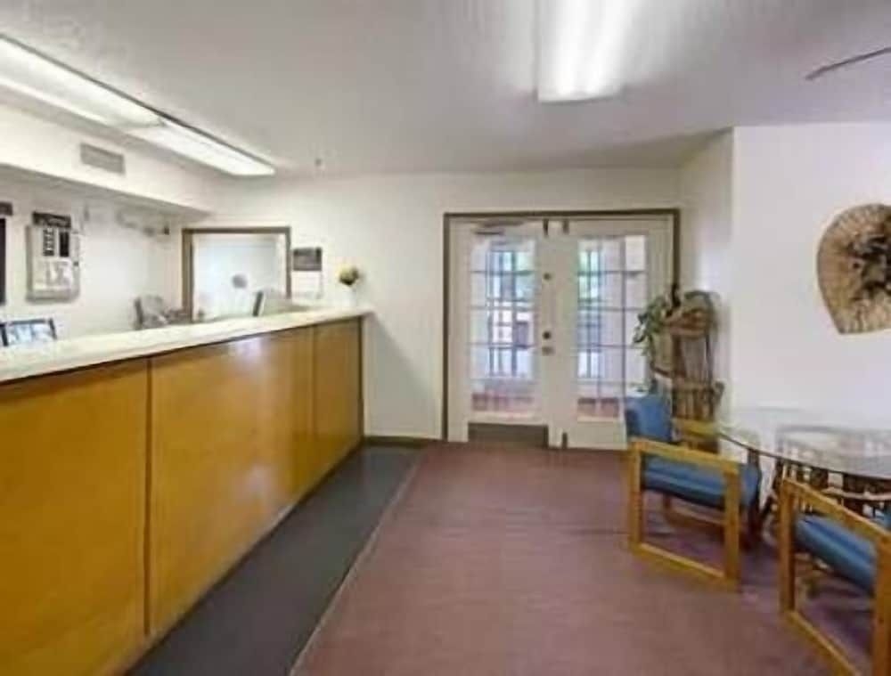 Americas Best Value Inn-Winona/Tyler3