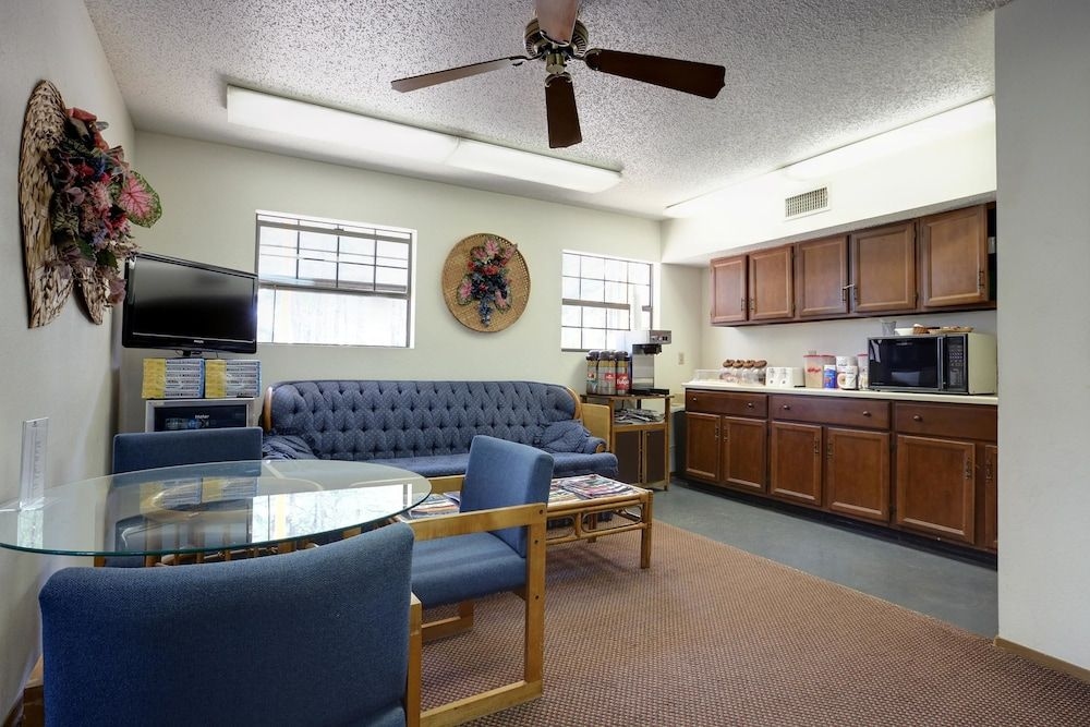 Americas Best Value Inn-Winona/Tyler1