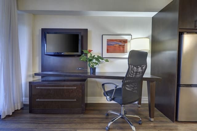 Deluxe One Bedroom Suite