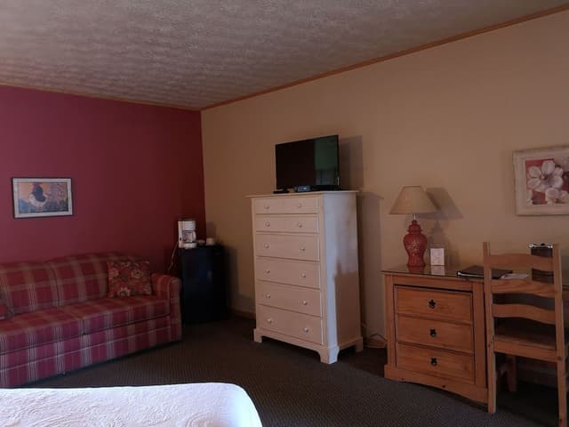 Room, 1 Queen Bed, Kitchenette (Pavilion)
