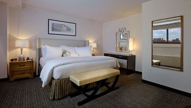 Deluxe Suite