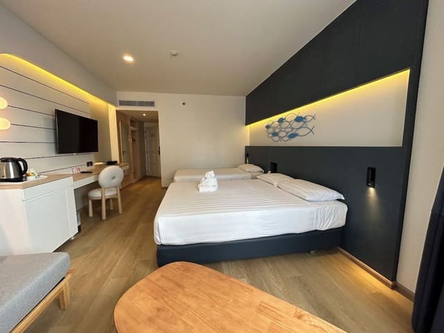 Deluxe New Blue Wave, Newly Renovated