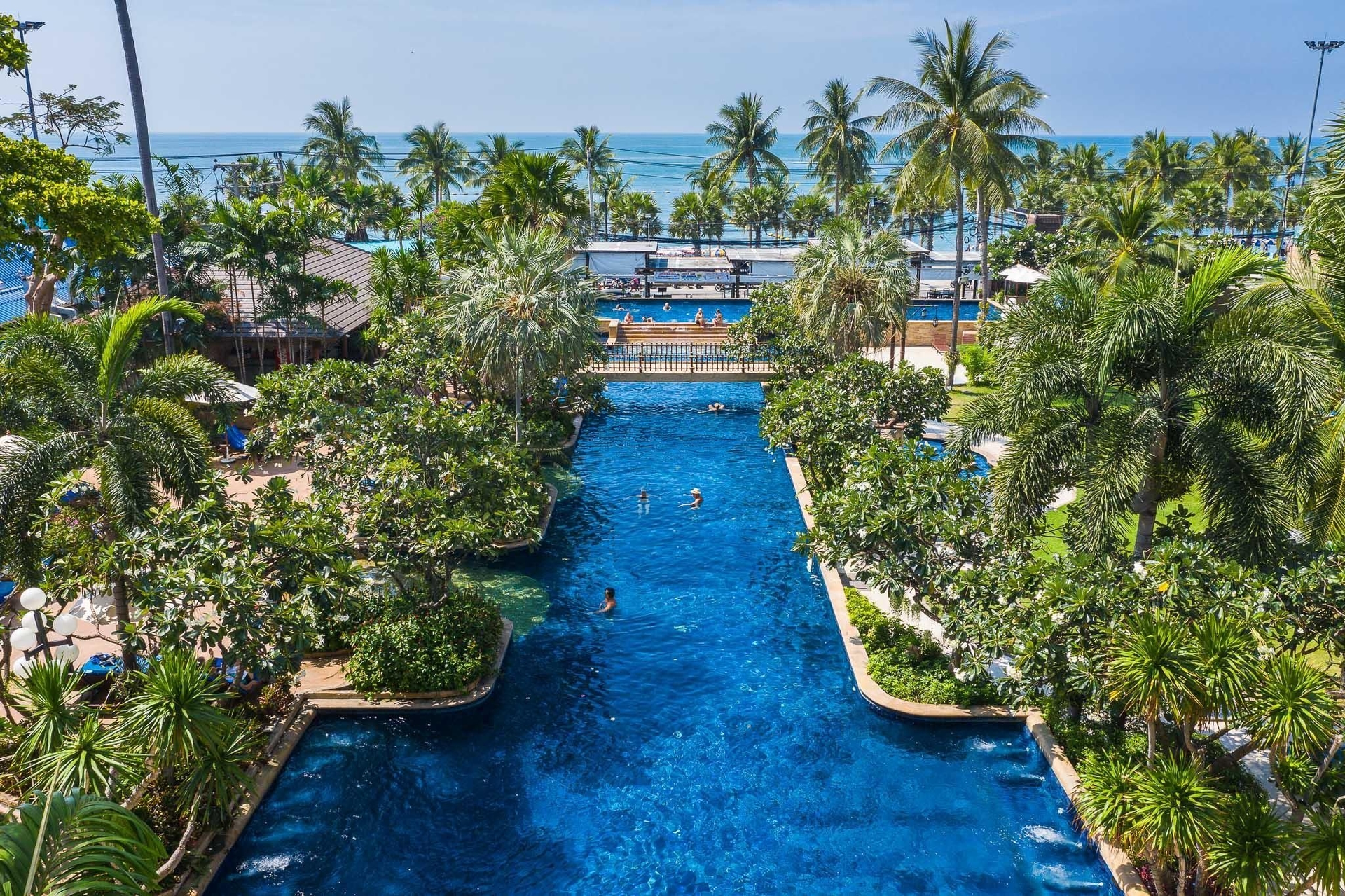 จอมเทียน ปาล์ม บีช โฮเทล แอนด์ รีสอร์ต (Jomtien Palm Beach Hotel And Resort)0