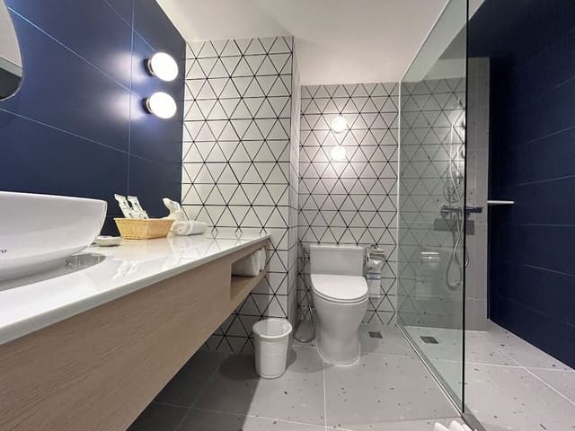 Deluxe New Blue Wave, Newly Renovated