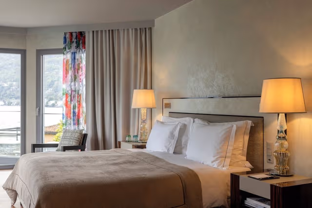 Deluxe Suite, Lake View