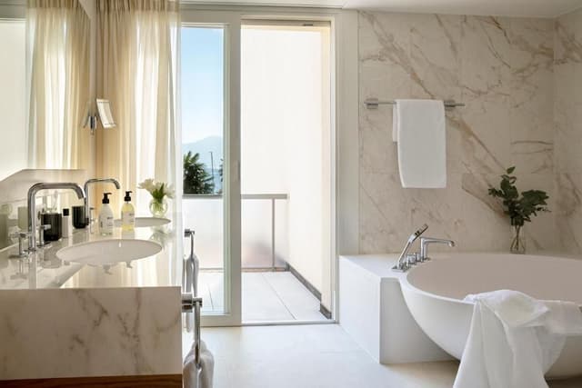 Superior Suite with Lake View