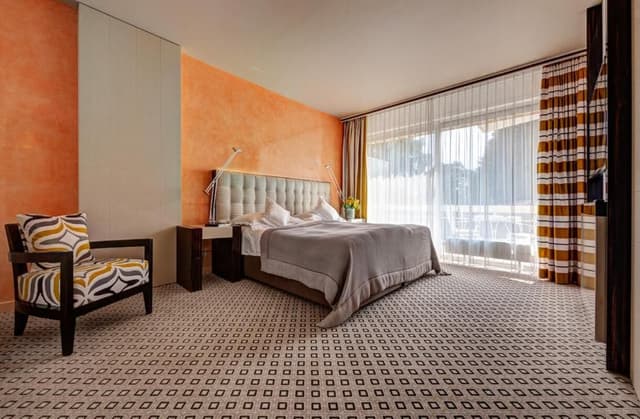 Deluxe Suite with Lake View