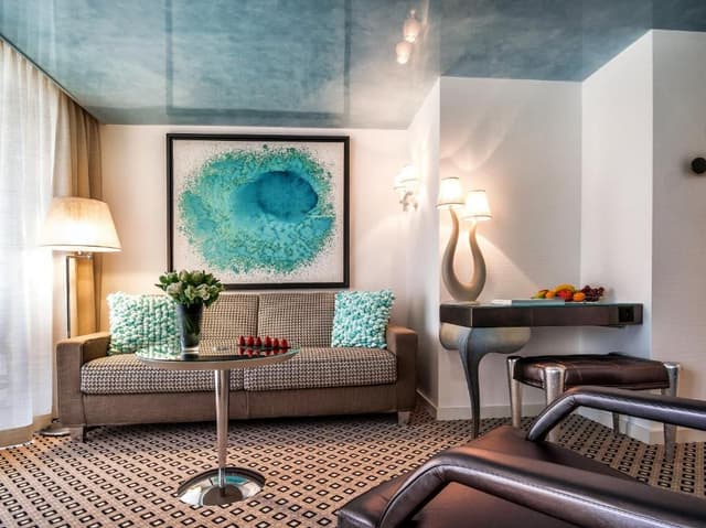Deluxe Suite with Lake View