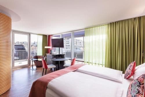 Club King Bed