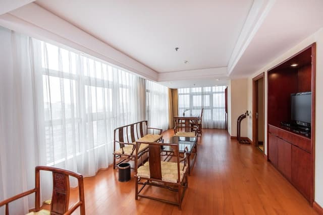 Deluxe Suite