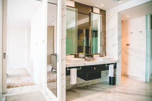 Club Suite, 1 King Bed, Lake View