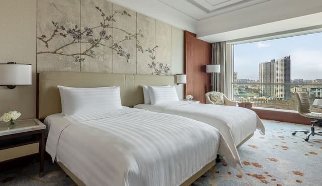 Deluxe Room, 2 Twin Beds, City View