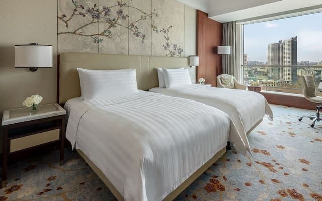Deluxe Room, 2 Twin Beds, City View