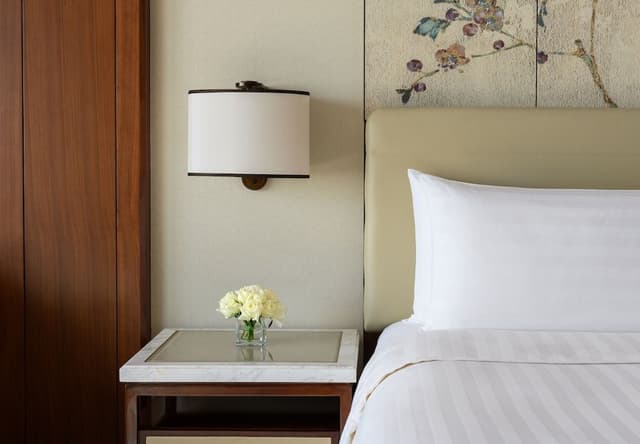 Deluxe Room, 1 King Bed, Balcony, Sea View