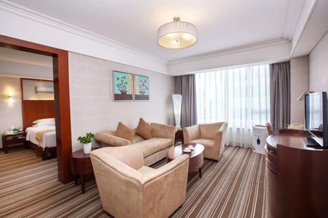 Executive Deluxe Suite
