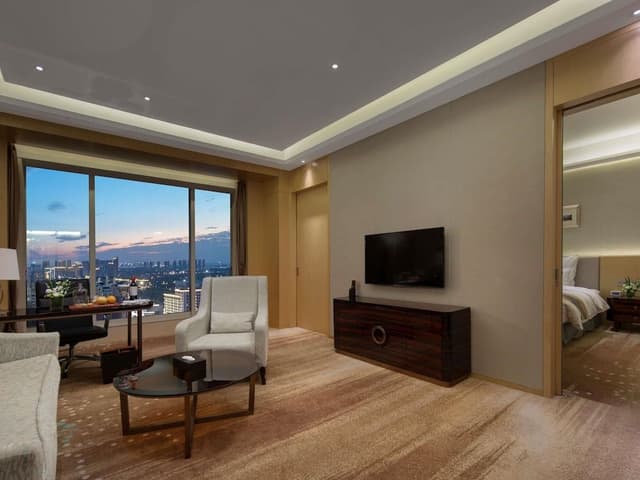 Suite, 1 King Bed
