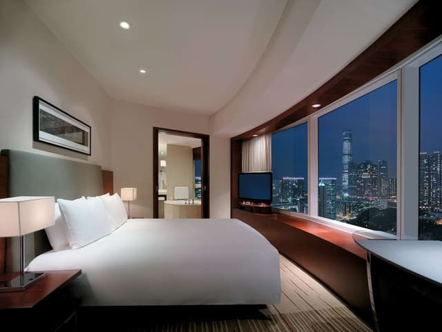 Regency Executive King Suite with Club Access